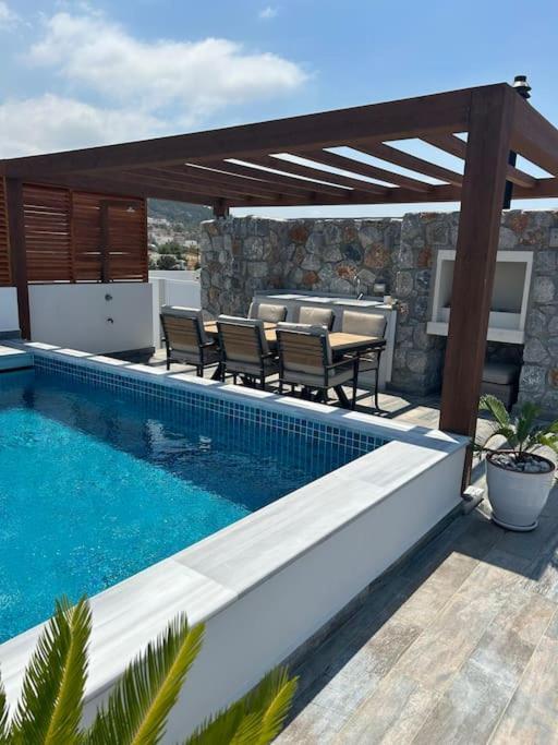 Penthouse Med Privat Saltvannsbasseng Pa Esentepe Beach Kyrenia  Exteriör bild